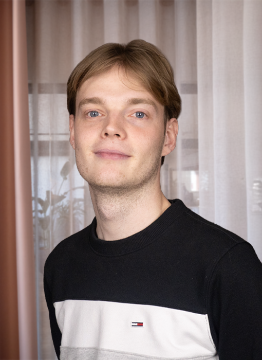 Frameo employee